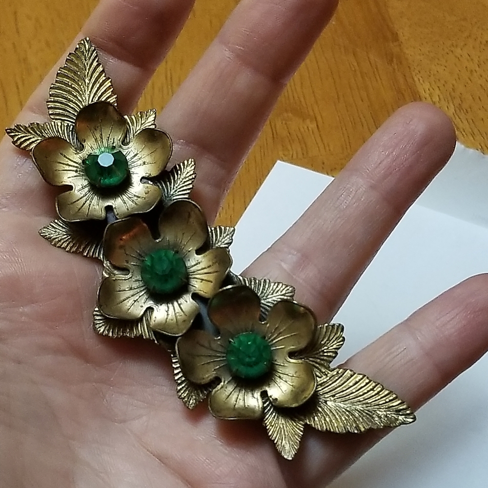 Relisted- Vintage three flowers brooch green rhinestones pin large crescent gold - Picture 5 of 14